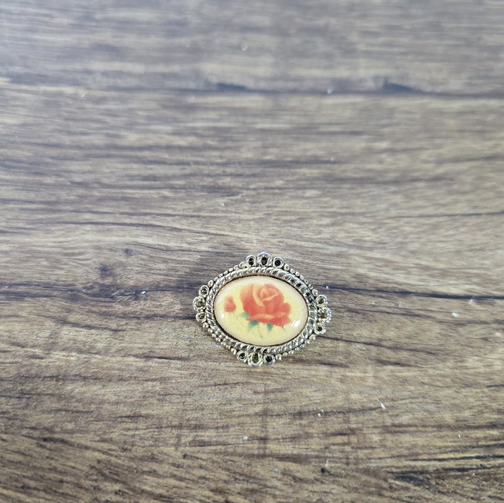 Camco Vintage Floral Rose Oval Gold Tone Brooch Lapel Pin